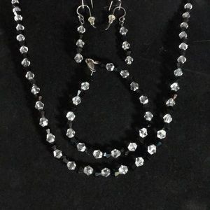 Black and white necklace set